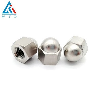 Titaanist korkmutter